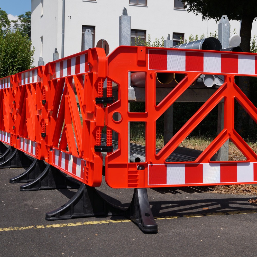 Produktabbildung Nr. 5: Absperrgitter aus PP, Füße PVC, rot