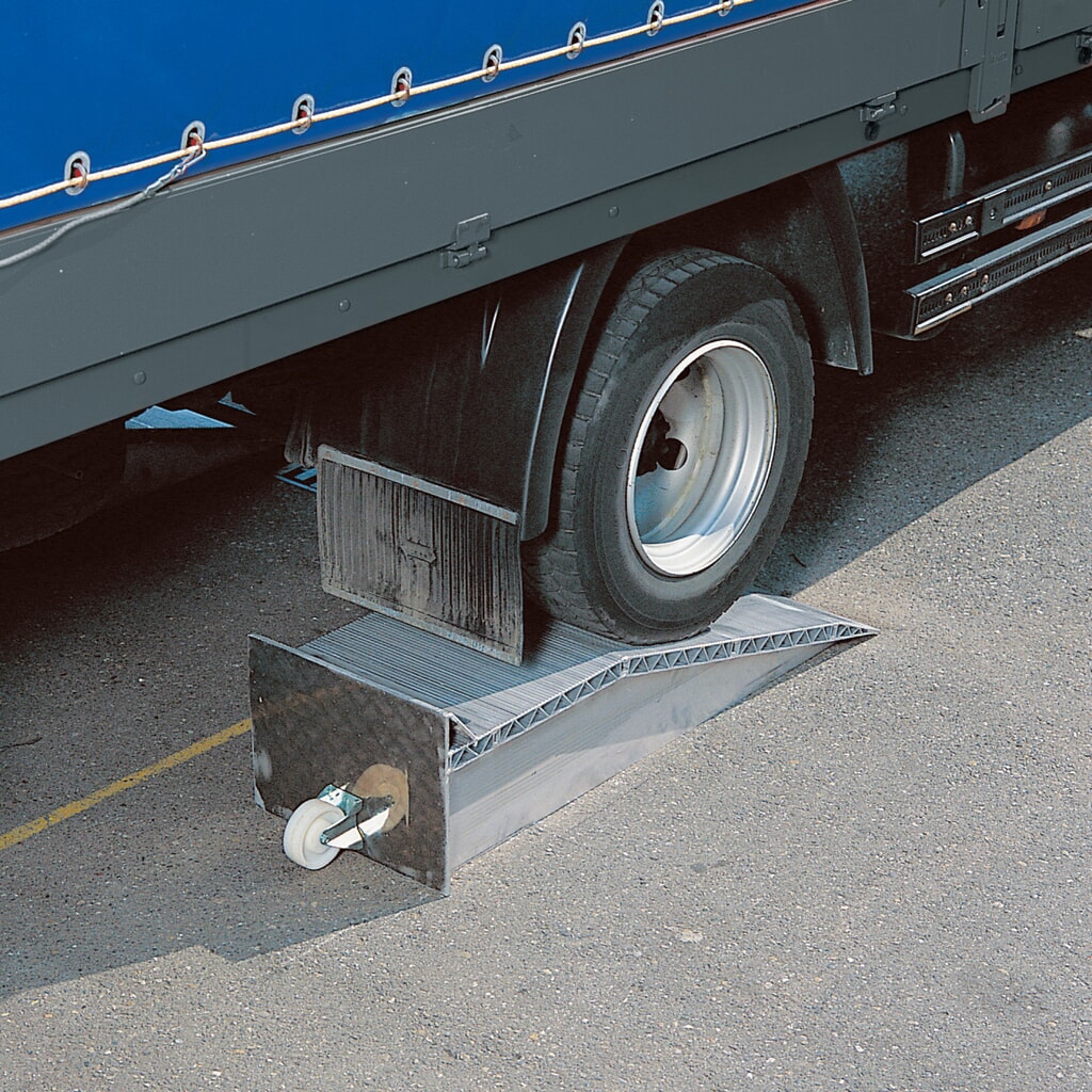 Produktabbildung: Alu-Auffahrkeile, Tragkraft 12.000 kg/Stück, HxBxL 145 x 500 x 1.440 mm