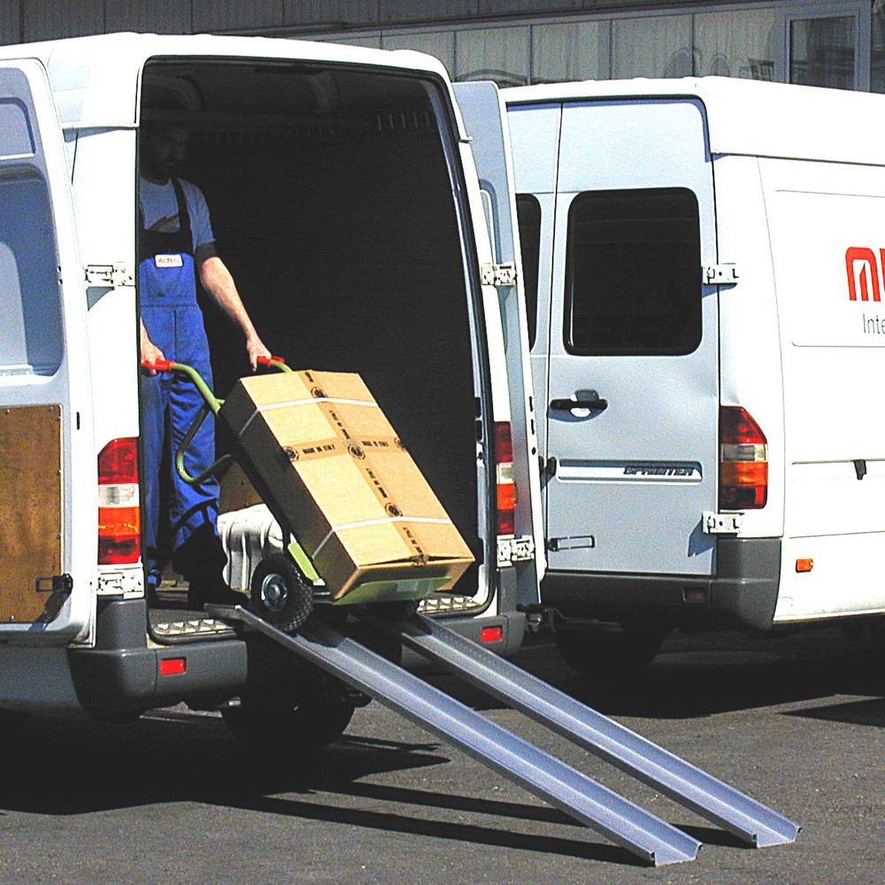 Produktabbildung Nr. 2: Altec Alu-Verladeschienen Universal, mit Schutzrand, TK 600 kg/Paar, BxL 150 x 1.500 mm