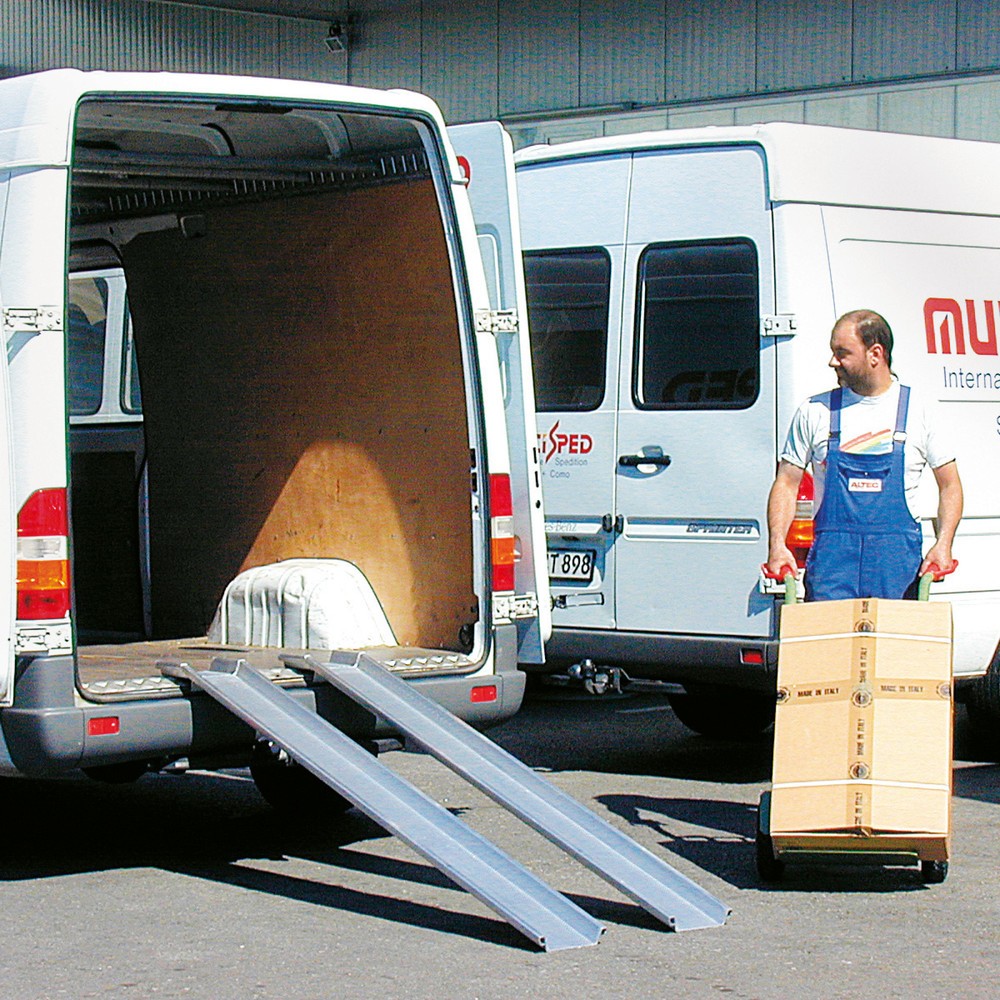Produktabbildung: Altec Alu-Verladeschienen Universal, mit Schutzrand, TK 600 kg/Paar, BxL 150 x 1.500 mm