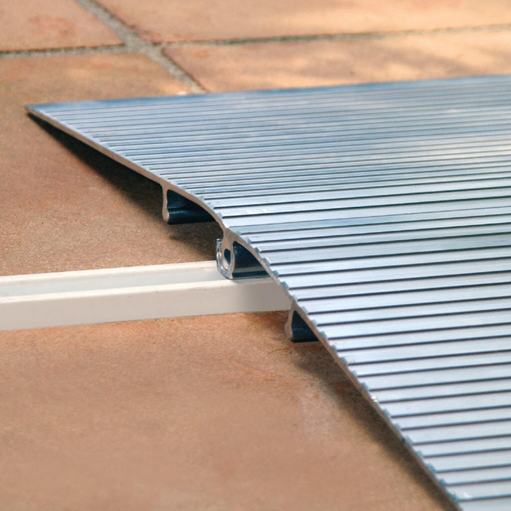 Altec Schwellen-Verladebrücke SBA, für unterschiedliche Türschwellen, aufliegend, TK 500 kg, BxL 700 x 600 mm Produktabbildung Nr. 2: Altec Schwellen-Verladebrücke SBA, für unterschiedliche Türschwellen, aufliegend, TK 500 kg, BxL 700 x 600 mm