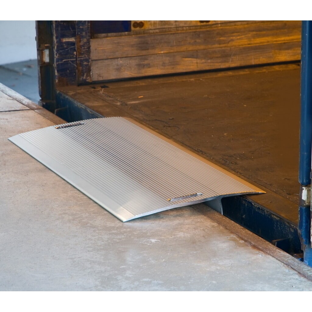 Altec Verladebrücke HFB 60, universell und mobil, TK 1.200 kg, BxL 1.250 x 575 mm Produktabbildung: Altec Verladebrücke HFB 60, universell und mobil, TK 1.200 kg, BxL 1.250 x 575 mm