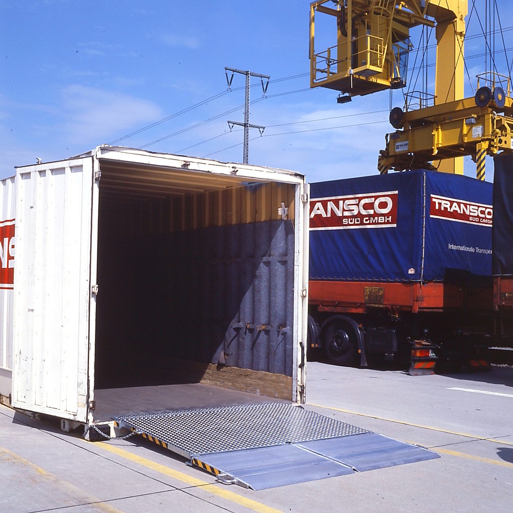 Produktabbildung Nr. 2: Verladerampe für Container, klappbar, TK 7.300 kg, BxL 2.000 x 2.070 mm