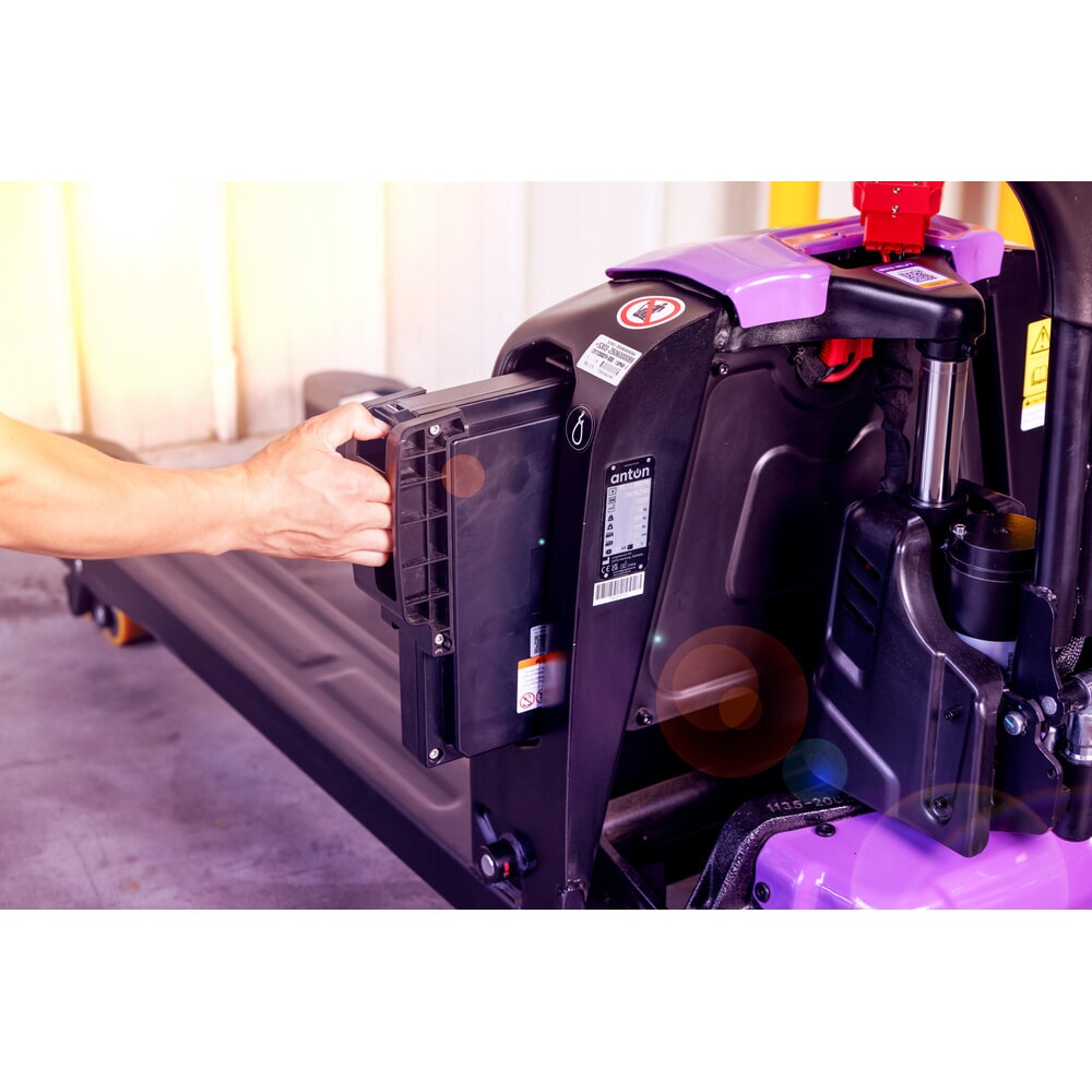 Produktabbildung Nr. 8: AntOn by Jungheinrich Elektro-Hubwagen PTL 1.5 mit Stützrädern, extrabreit für Spezialpaletten, Tragfähigkeit 1.500 kg, Gabellänge 1.150 mm