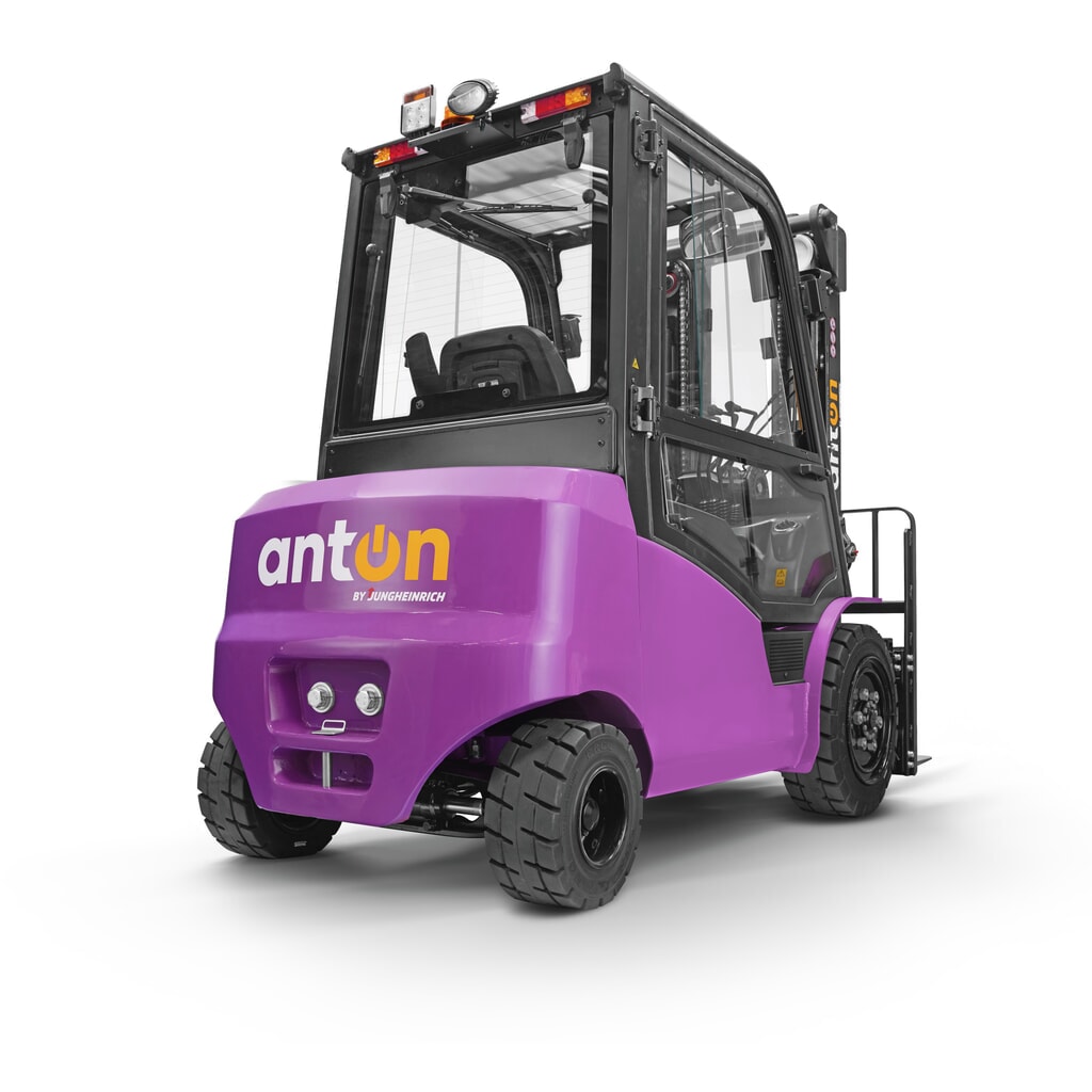 Produktabbildung Nr. 3: AntOn by Jungheinrich Elektro-Stapler CBH 3.0 mit Dreifach-Teleskop-Hubgerüst, Hubhöhe 4.800 mm, Tragfähigkeit 3.000 kg, Wetterschutzkabine Comfort, inkl. externem Ladegerät 80 V, 60 A, CEE, 5-pin
