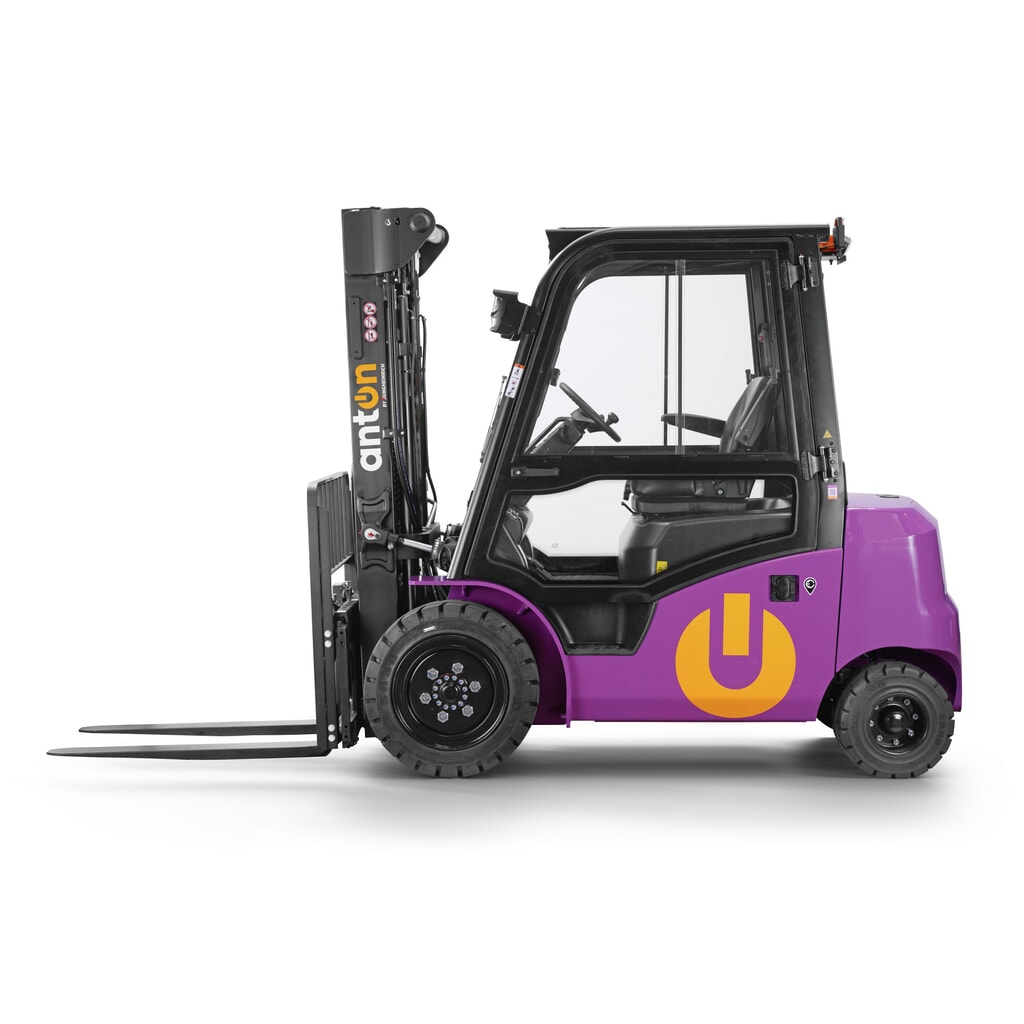 Produktabbildung Nr. 4: AntOn by Jungheinrich Elektro-Stapler CBH 3.0 mit Dreifach-Teleskop-Hubgerüst, Hubhöhe 4.800 mm, Tragfähigkeit 3.000 kg, Wetterschutzkabine Comfort, inkl. externem Ladegerät 80 V, 60 A, CEE, 5-pin