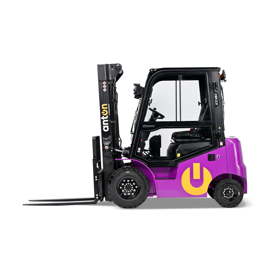 Produktabbildung: AntOn by Jungheinrich Elektro-Stapler CBH 2.0 mit Dreifach-Teleskop-Hubgerüst, Hubhöhe 4800 mm, Tragfähigkeit 2000 kg, Wetterschutzkabine Comfort, inkl. Einbauladegerät