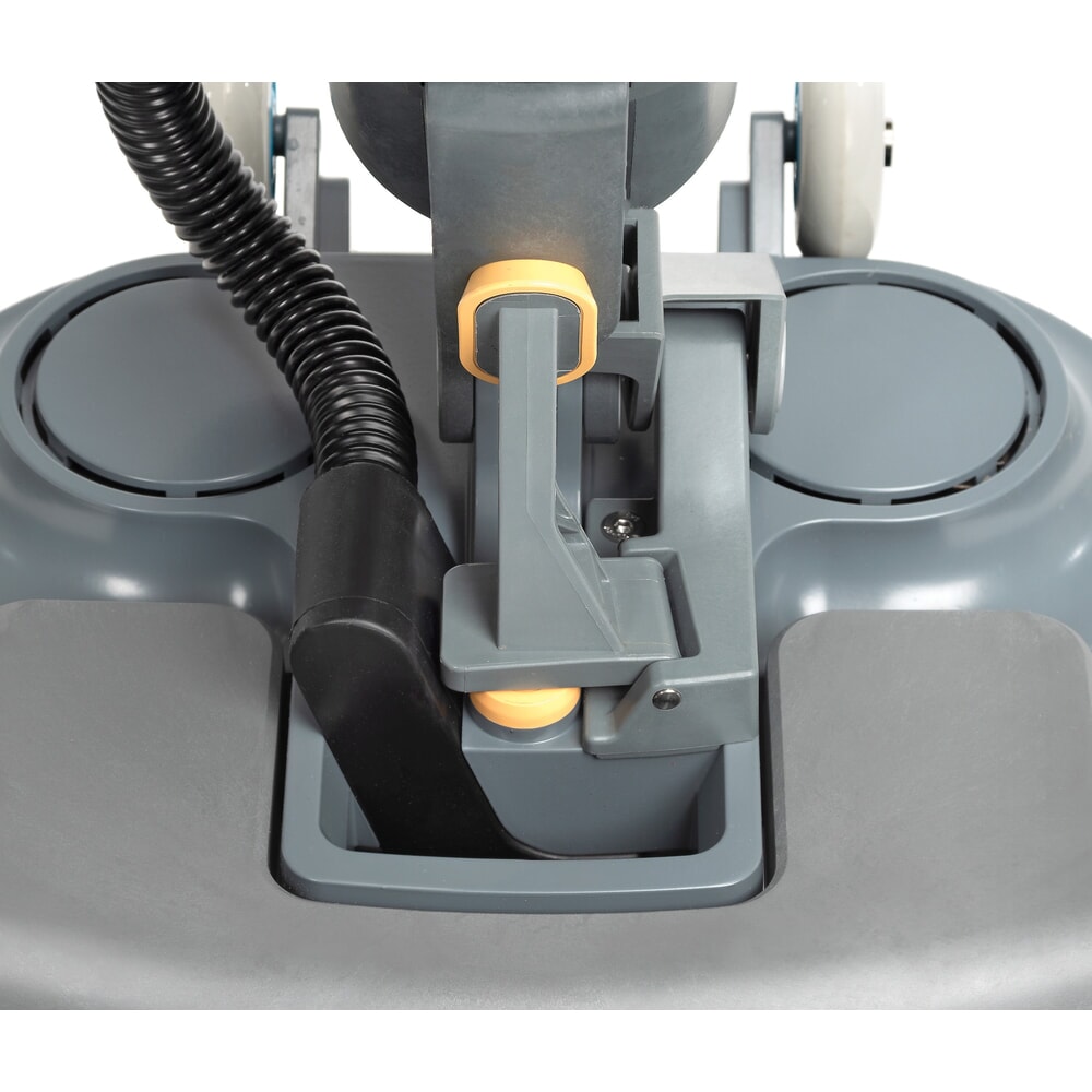Produktabbildung Nr. 12: Tennant® Handgeführte Micro-Scheuersaugmaschine i-mop, mit gegenläufigen Doppelbürsten, Arbeitsbreite 368 mm