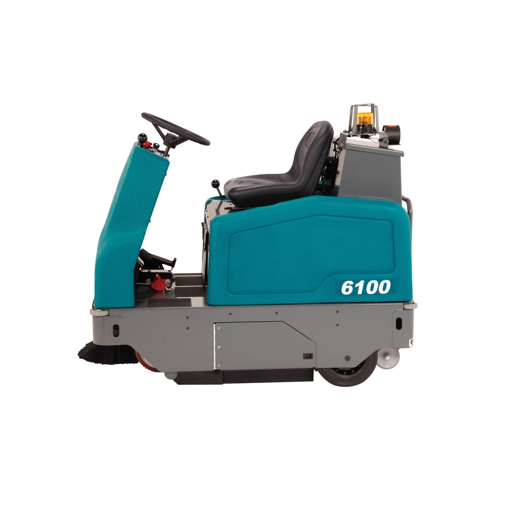 Produktabbildung Nr. 1: Tennant® Aufsitzkehrmaschine 6100, mit Auto Adjust™ Bürstenanpassung, mit 2 Seitenbesen, Handabsaugschlauch