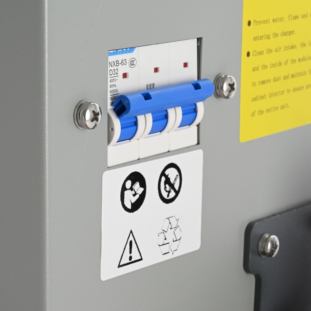 Produktabbildung Nr. 3: Externes Ladegerät D400, 80 V, 100 A, CEE red 32A, 5-pin - 3P+N+E für AntOn by Jungheinrich Elektro-Stapler CBH 2.0