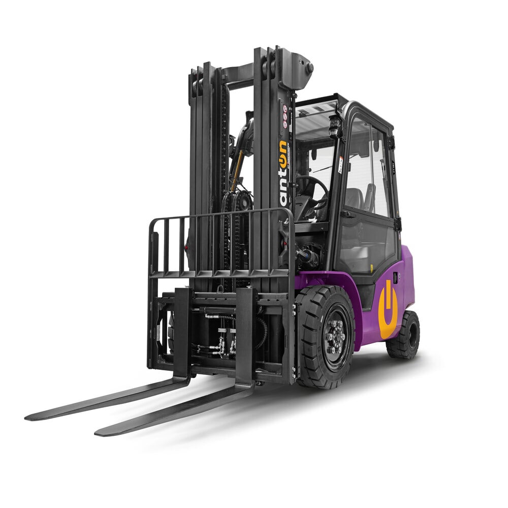 Produktabbildung: AntOn by Jungheinrich Elektro-Stapler CBH 3.5 mit Dreifach-Teleskop-Hubgerüst, Hubhöhe 4800 mm, Tragfähigkeit 3500 kg, Wetterschutzkabine Comfort, inklusive externem Ladegerät 80 V, 60 A, CEE, 5-pin