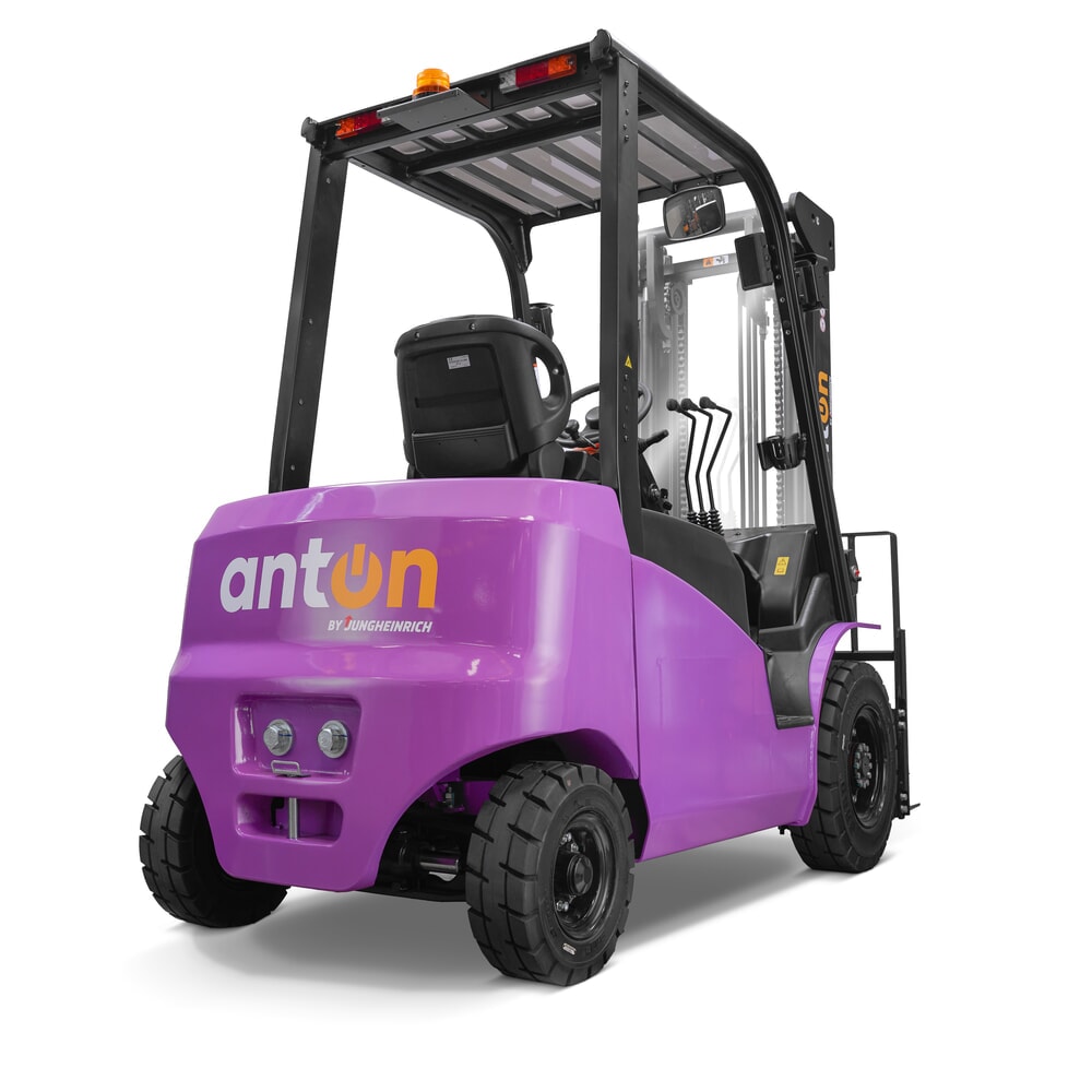 Produktabbildung Nr. 3: AntOn by Jungheinrich Elektro-Stapler CBH 3.5 mit Dreifach-Teleskop-Hubgerüst, Hubhöhe 4800 mm, Tragfähigkeit 3500 kg, Wetterschutzkabine Eco, inklusive externem Ladegerät 80 V, 60 A, CEE, 5-pin