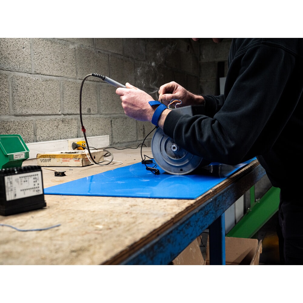 Produktabbildung Nr. 2: REBOURNE® Industriematte W3, ESD-Tischauflage, blau, BxL 600 mm x 1200 mm