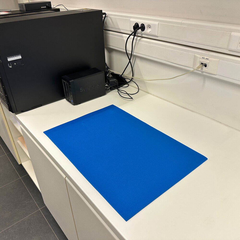 Produktabbildung: REBOURNE® Industriematte W3, ESD-Tischauflage, blau, BxL 600 mm x 900 mm
