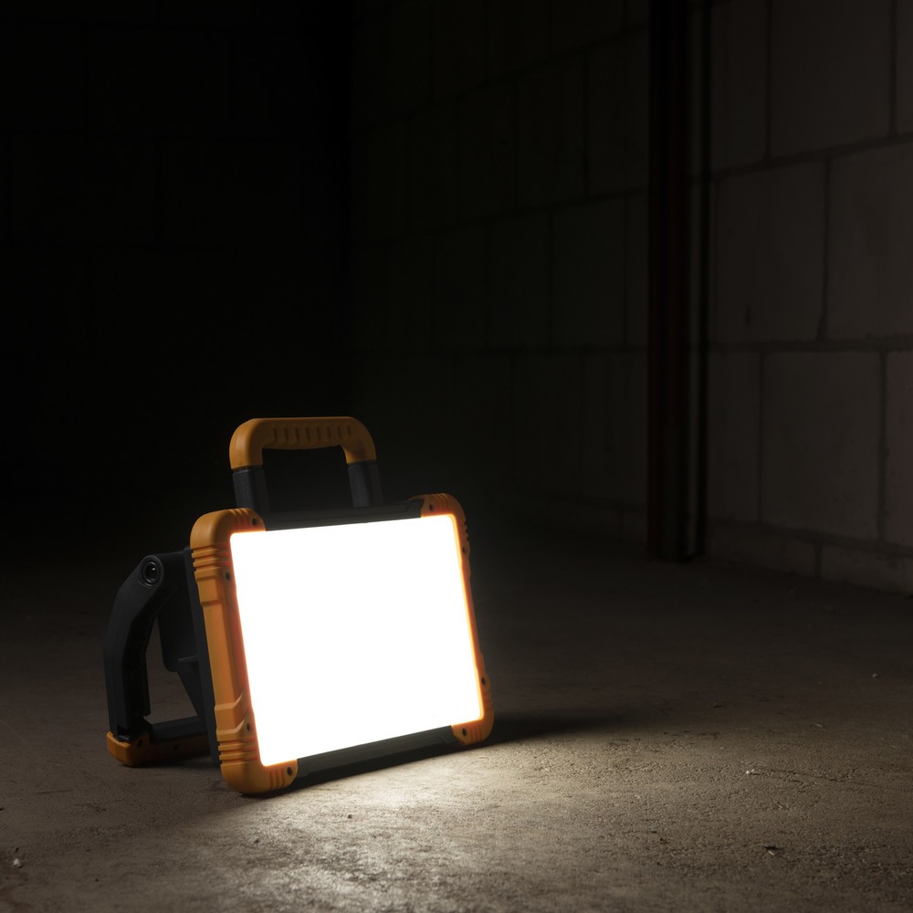 Produktabbildung Nr. 2: Aufladbare Arbeitsleuchte - 15W 1500lm 5000K IP54 44,40Wh - Lithium-Ionen - baustellentauglich
