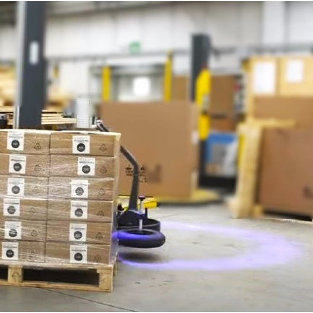 Produktabbildung: Blaues Spotlight und Stopp-Restart-Automatik mittels Scanner für Stretchroboter BeeWrap+