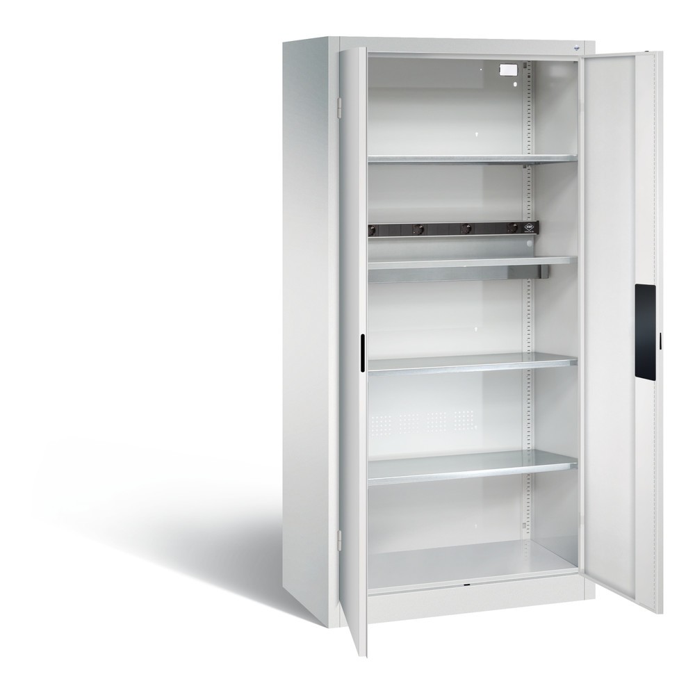 Produktabbildung: C+P Akku-Ladeschrank Serie 89, 1 Elektro-Einlegeboden, 5-fach-Steckdosenleiste, 3 m Zuleitung, lichtgrau/lichtgrau