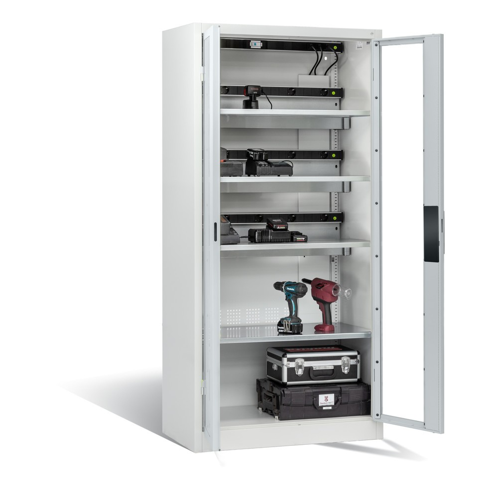 Produktabbildung Nr. 5: C+P Akku-Ladeschrank Serie 89, 3 Elektro-Einlegeböden, 5-fach-Steckdosenleiste, 3 m Zuleitung, Sichtfenster, FI-Schutzschalter, temperaturgesteuerter Lüfter, lichtgrau/lichtgrau