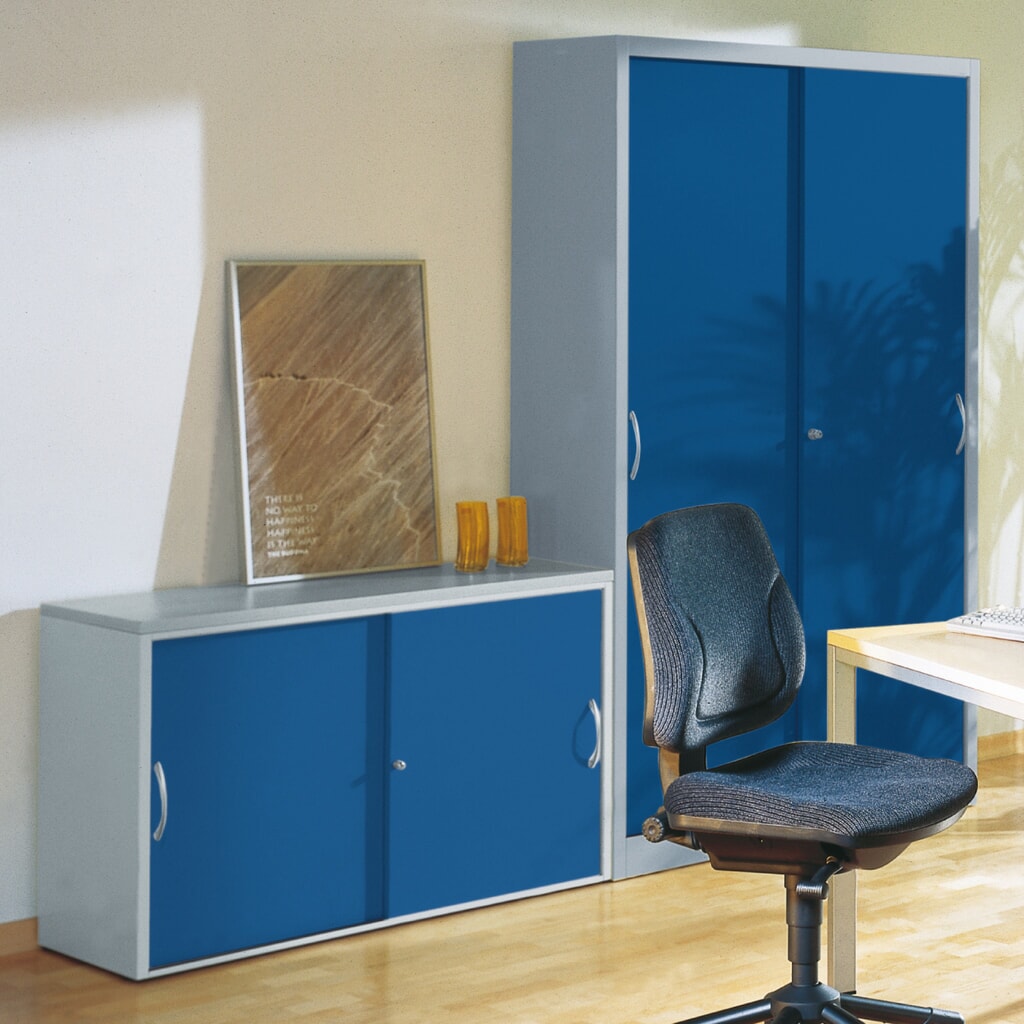 C+P Anstell-Schiebetürenschrank, 2 OH, Breite 800 mm, lichtgrau, enzianblau, hellgrau Produktabbildung: C+P Anstell-Schiebetürenschrank, 2 OH, Breite 800 mm, lichtgrau, enzianblau, hellgrau