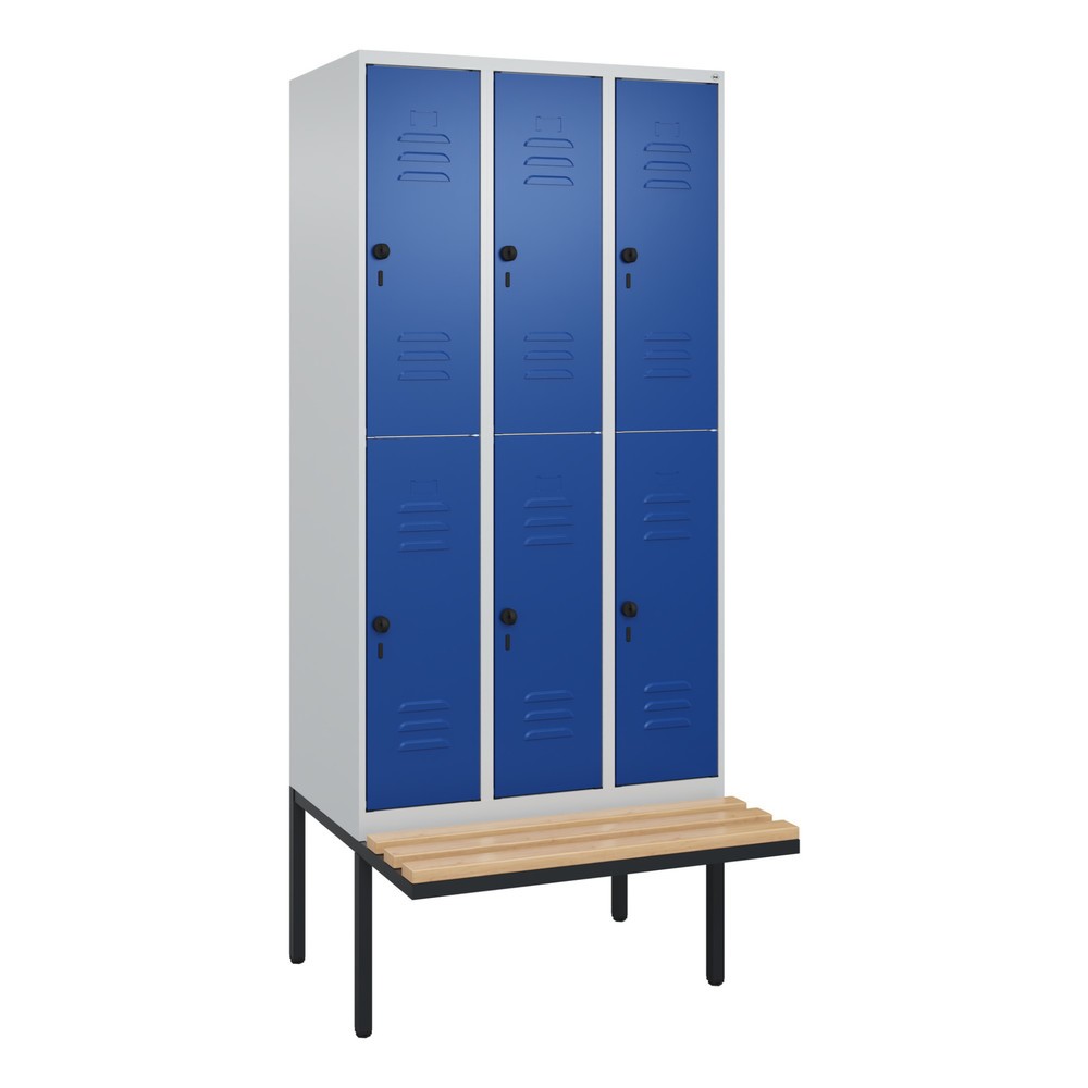 Produktabbildung: C+P Doppelstock-Spind Classic PLUS, 3 Abteile, HxBxT 2.120 x 900 x 815 mm, für Vorhängeschloss, auskragende Bank aus Buche, lichtgrau, enzianblau
