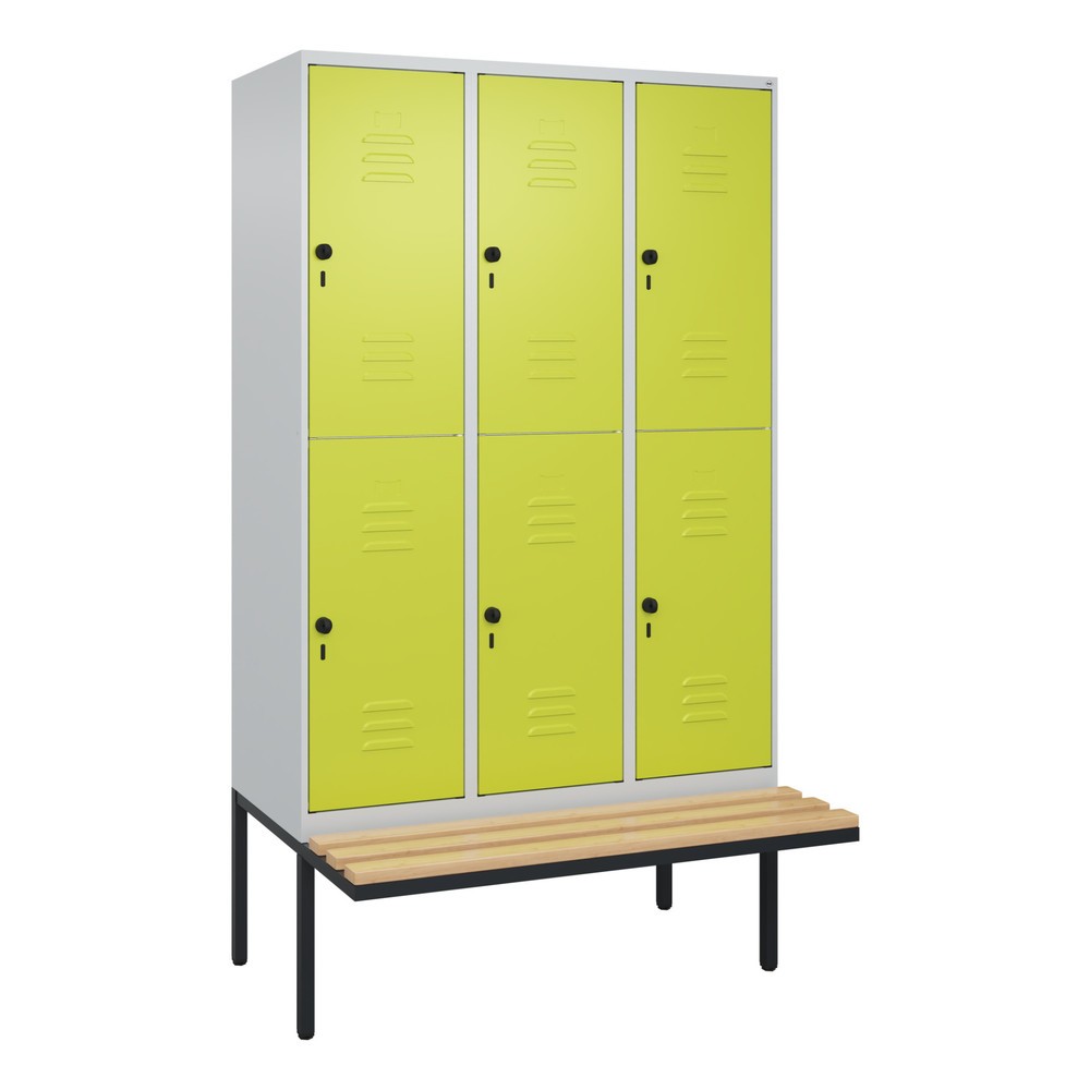 Produktabbildung: C+P Doppelstock-Spind Classic PLUS, 3 Abteile, HxBxT 2.120 x 1.200 x 815 mm, für Vorhängeschloss, auskragende Bank aus Buche, lichtgrau, clowngrün