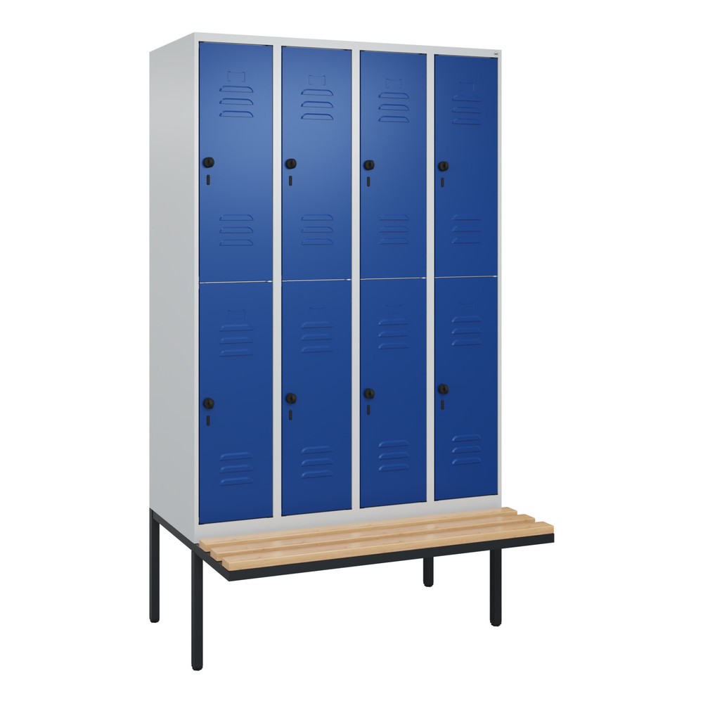 Produktabbildung: C+P Doppelstock-Spind Classic PLUS, 4 Abteile, HxBxT 2.120 x 1.200 x 815 mm, für Vorhängeschloss, auskragende Bank aus Buche, lichtgrau, enzianblau
