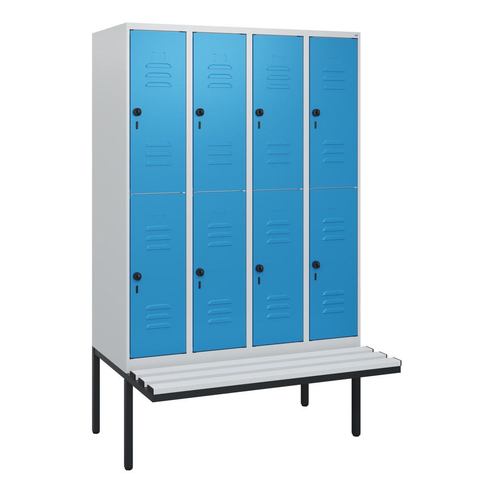 Produktabbildung: C+P Doppelstock-Spind Classic PLUS, 4 Abteile, HxBxT 1.950 x 1.200 x 815 mm, für Vorhängeschloss, auskragende Bank aus Kunststoff, lichtgrau, lichtblau