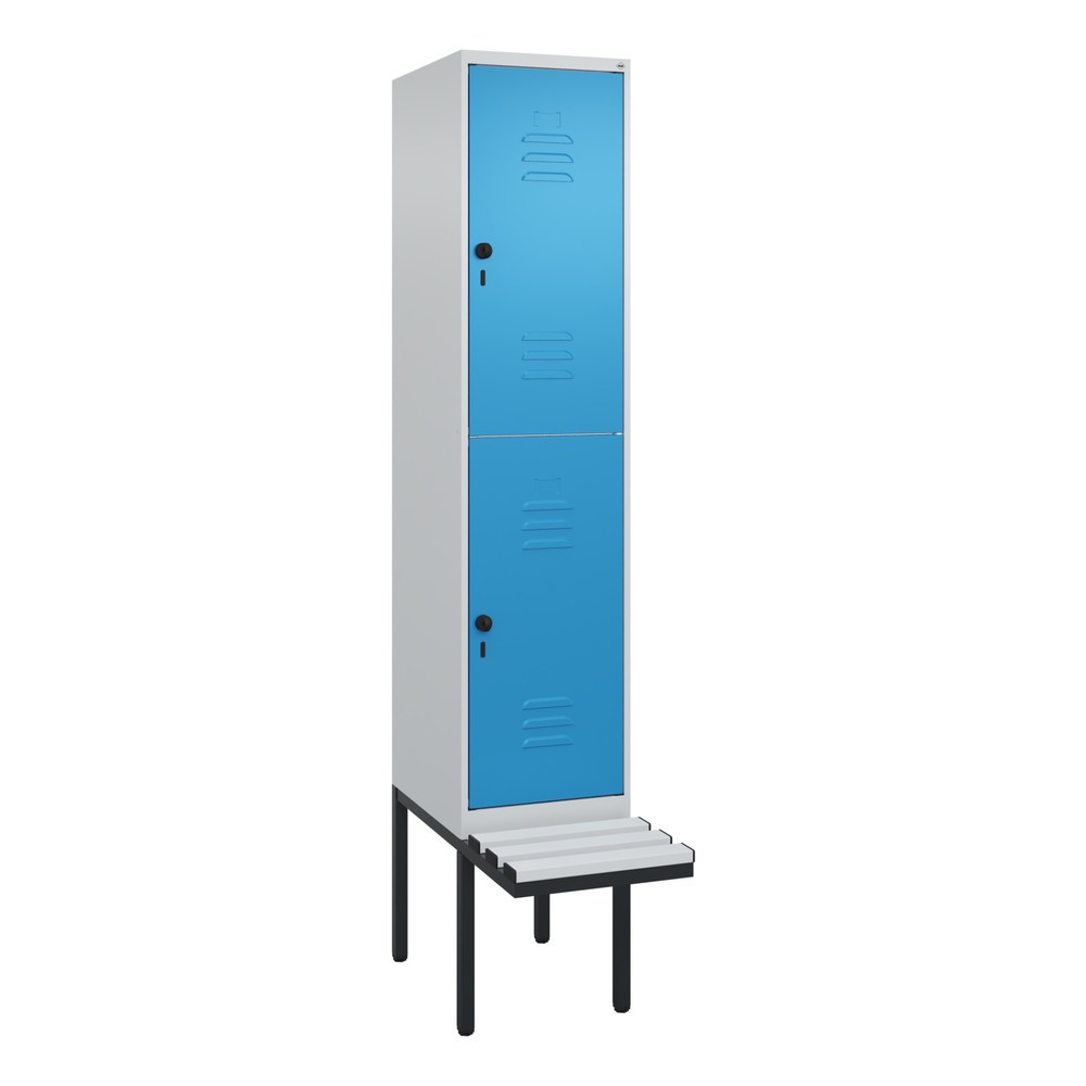 Produktabbildung: C+P Doppelstock-Spind Classic PLUS, 1 Abteil, HxBxT 2.120 x 400 x 815 mm, für Vorhängeschloss, auskragende Bank aus Kunststoff, lichtgrau, lichtblau