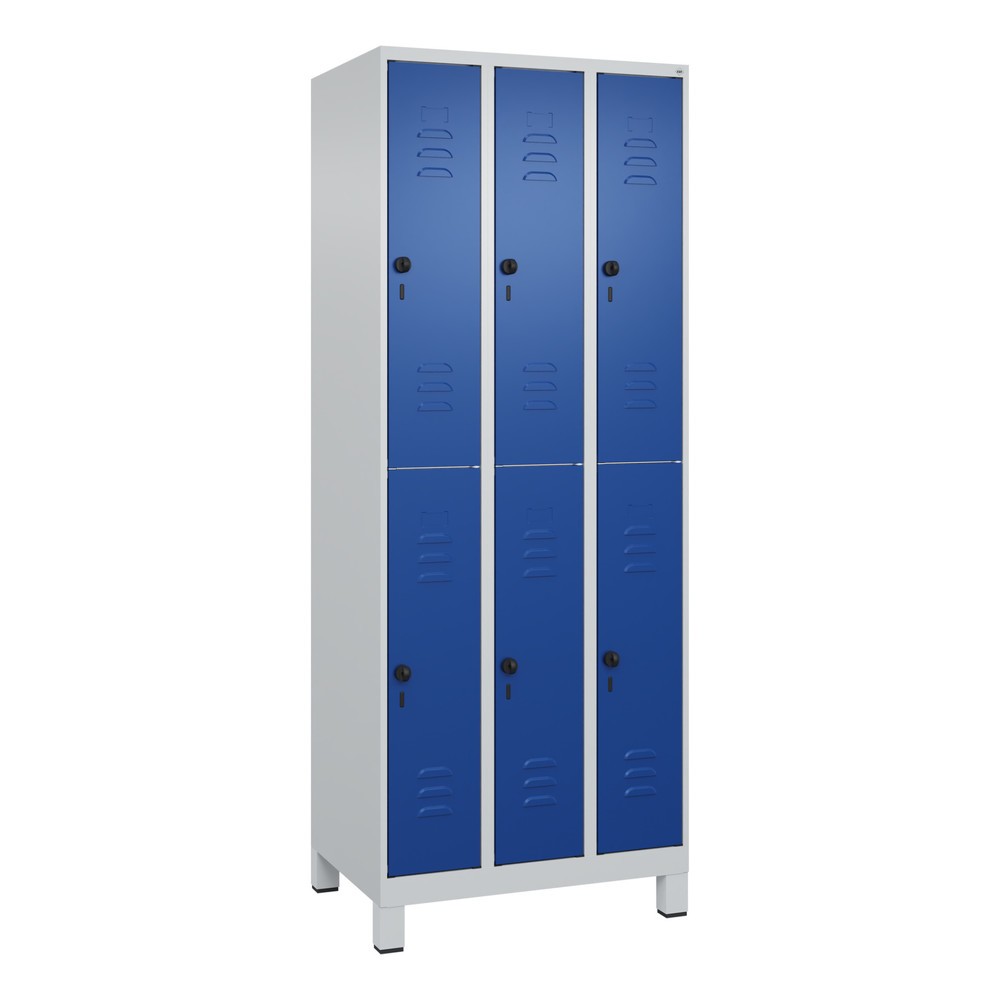 Produktabbildung: C+P Doppelstock-Spind Classic PLUS, Füße, 3 Abteile, HxBxT 1.950 x 750 x 500 mm, lichtgrau, enzianblau, 6 Fächer, für Vorhängeschloss