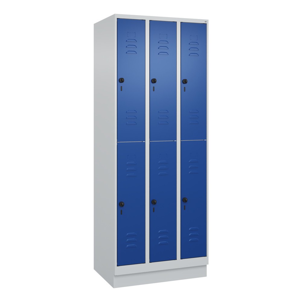 Produktabbildung: C+P Doppelstock-Spind Classic PLUS, Sockel, 3 Abteile, HxBxT 1.950 x 750 x 500 mm, lichtgrau, enzianblau, 6 Fächer, für Vorhängeschloss