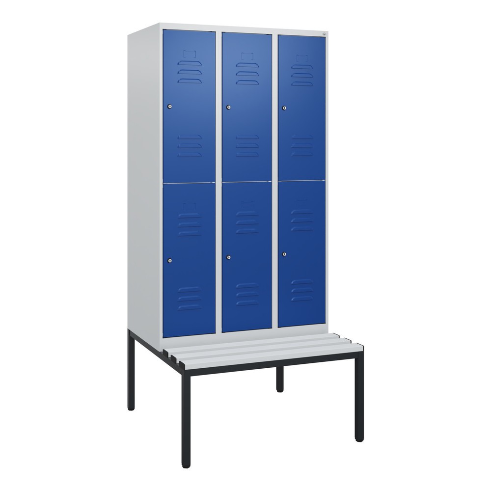Produktabbildung: C+P Doppelstock-Spind Classic PLUS, 3 Abteile, HxBxT 1.950 x 900 x 815 mm, Zylinderschloss, untergebaute Bank aus Kunststoff, lichtgrau, enzianblau