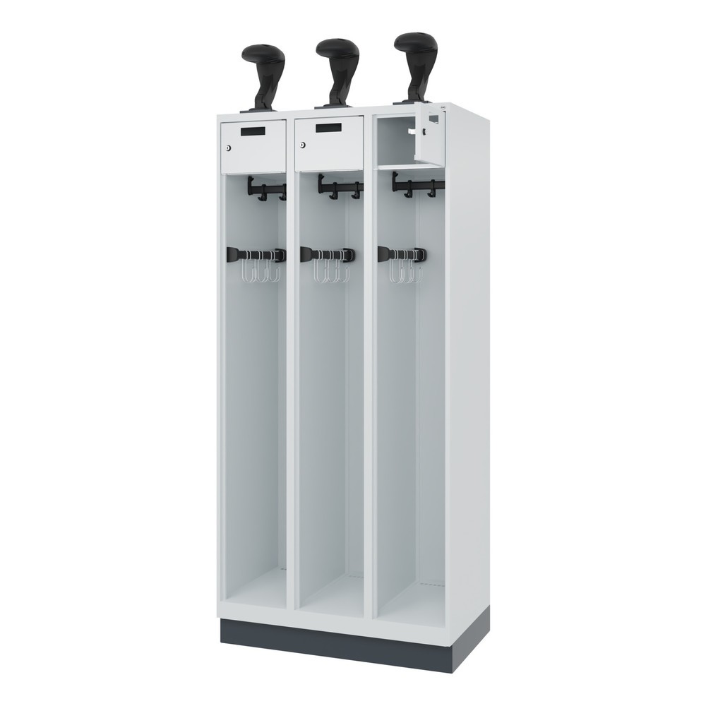Produktabbildung: C+P Feuerwehrspind PRAKTUS, Sokel, 3 Abteile, HxBxT 1.850 x 900 x 500 mm, lichtgrau, mit Helmhalter