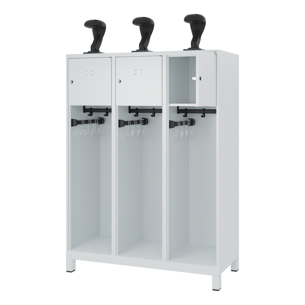 Produktabbildung: C+P Feuerwehrspind YOUNGSTER, Füße, 3 Abteile, HxBxT 1.530 x 1.200 x 500 mm, lichtgrau, mit Helmhalter