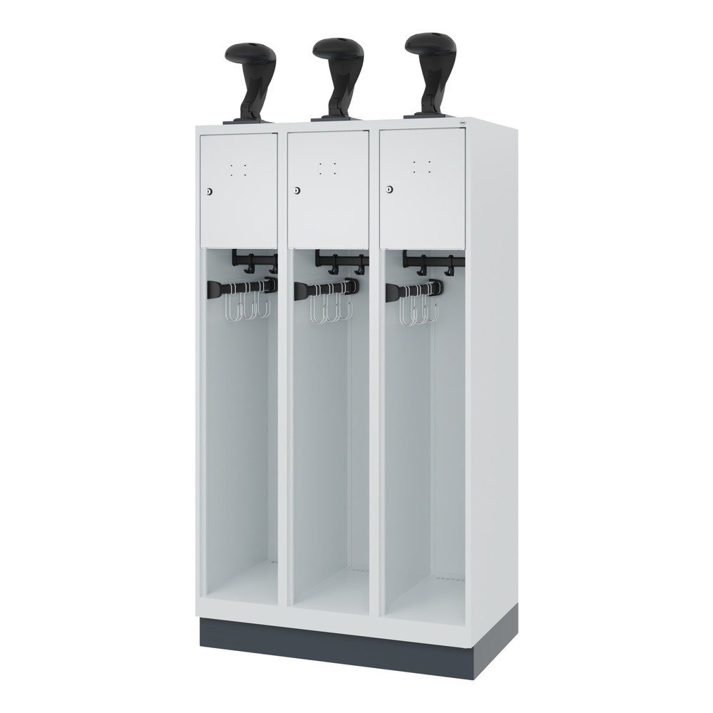 Produktabbildung Nr. 5: C+P Feuerwehrspind YOUNGSTER, Sockel, 3 Abteile, HxBxT 1.530 x 900 x 500 mm, lichtgrau, mit Helmhalter