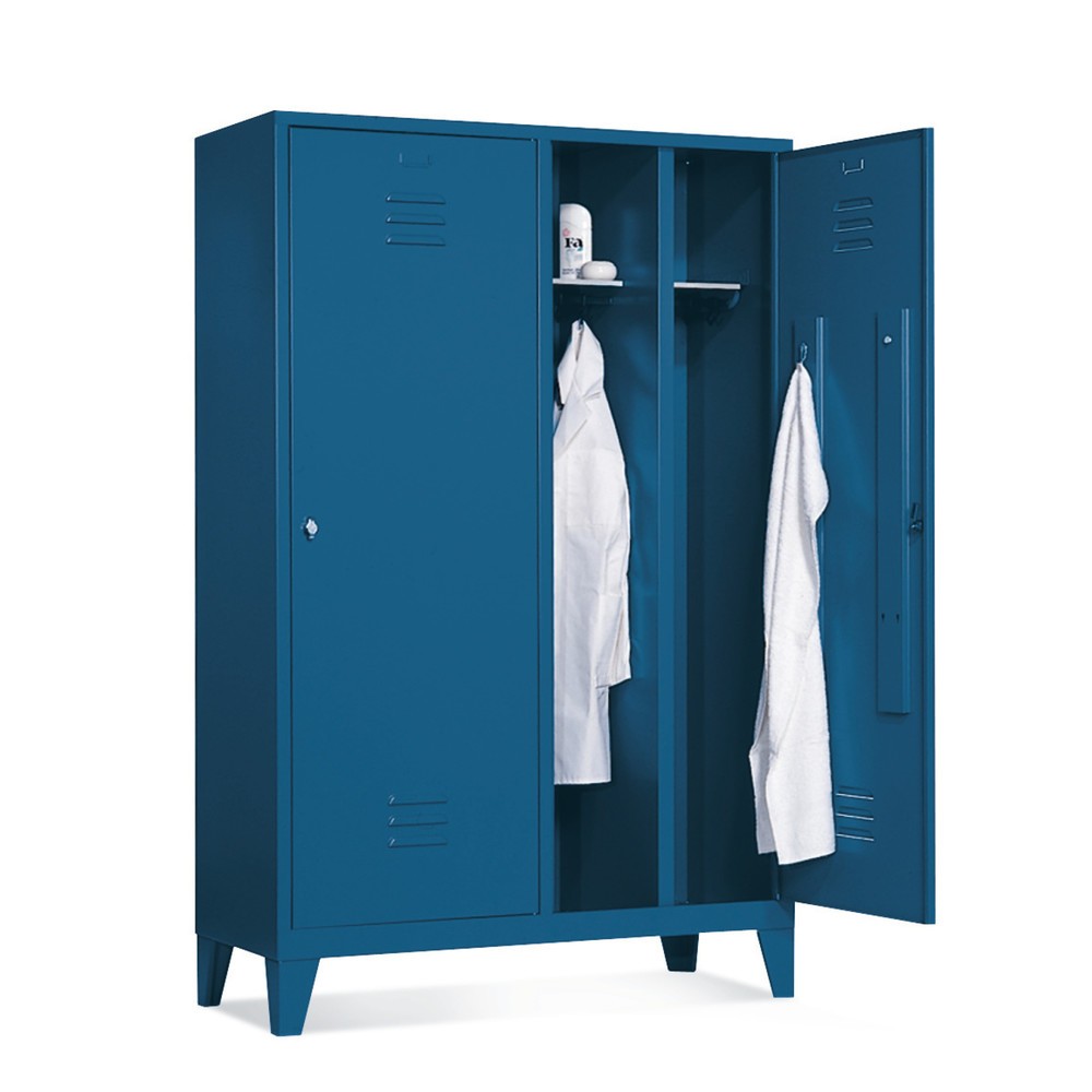 C+P Kleiderspind Classic mit Doppelabteil, Sockel + Zylinderschloss, HxBxT 1.800 x 1.190 x 500 mm