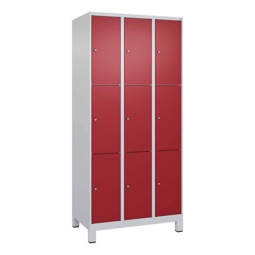 Produktabbildung: C+P Schließfachschrank Classic PLUS, Füße, 3 Abteile, HxBxT 1.950 x 900 x 500 mm, lichtgrau, rubinrot, 9 Fächer, Zylinderschloss