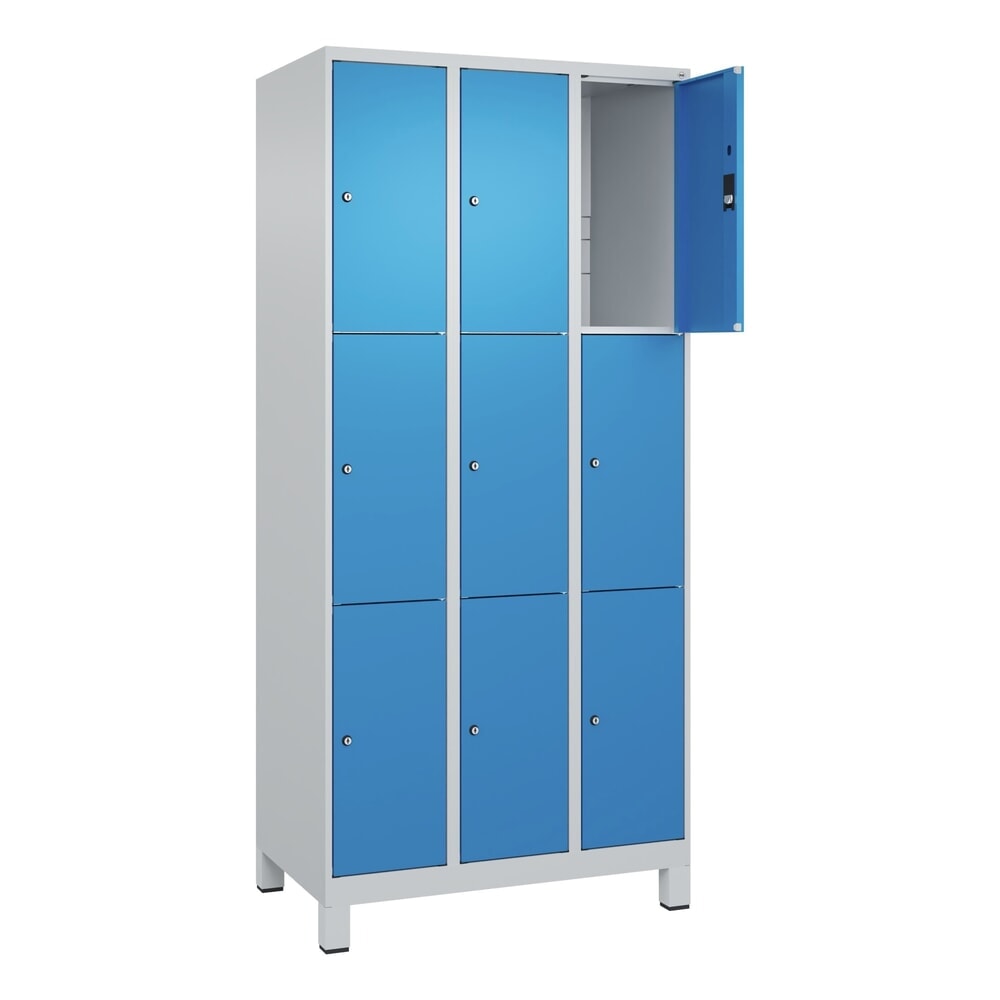 Produktabbildung: C+P Schließfachschrank Classic PLUS, Füße, 3 Abteile, HxBxT 1.950 x 900 x 500 mm, lichtgrau, lichtblau, 9 Fächer, Zylinderschloss