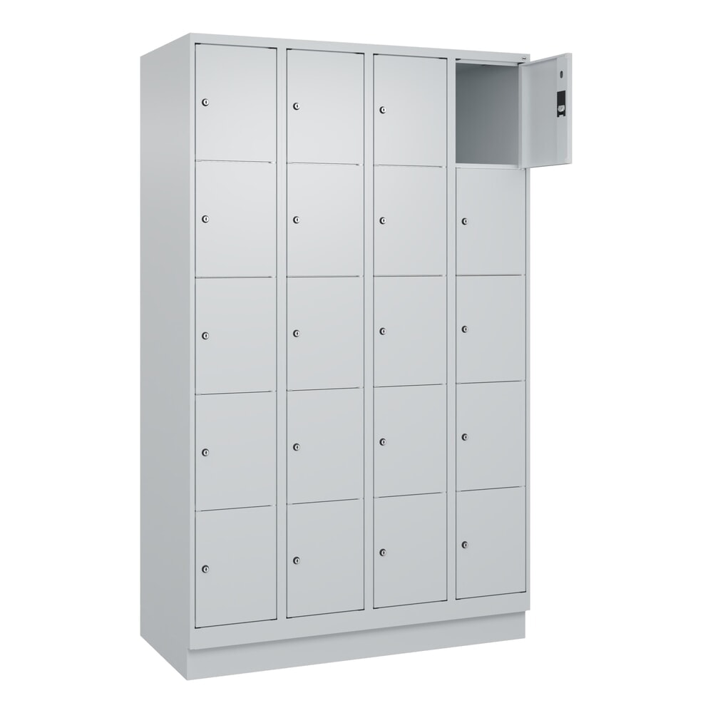 Produktabbildung Nr. 1: C+P Schließfachschrank Classic PLUS, Sockel, 4 Abteile, HxBxT 1.950 x 1.200 x 500 mm, lichtgrau, lichtgrau, 20 Fächer, Zylinderschloss