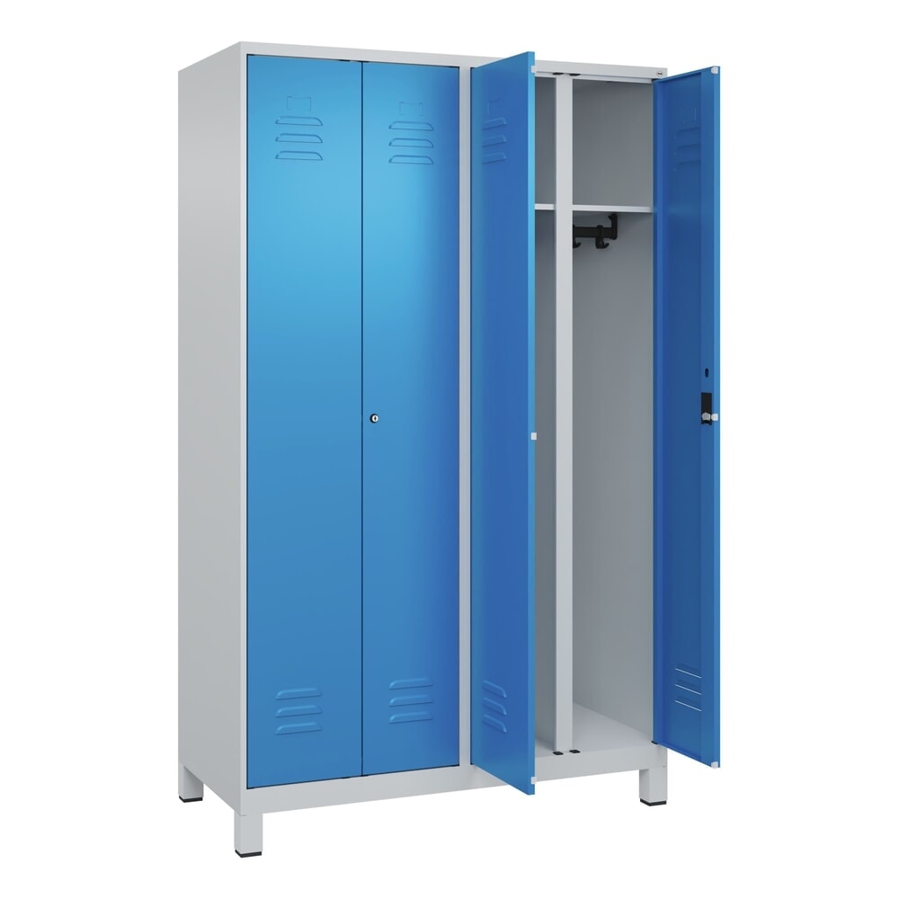 C+P Schwarz-Weiß-Spind Classic PLUS, Füße, 4 Abteile, HxBxT 1.950 x 1.200 x 500 mm, lichtgrau, lichtblau, Zylinderschloss Produktabbildung: C+P Schwarz-Weiß-Spind Classic PLUS, Füße, 4 Abteile, HxBxT 1.950 x 1.200 x 500 mm, lichtgrau, lichtblau, Zylinderschloss