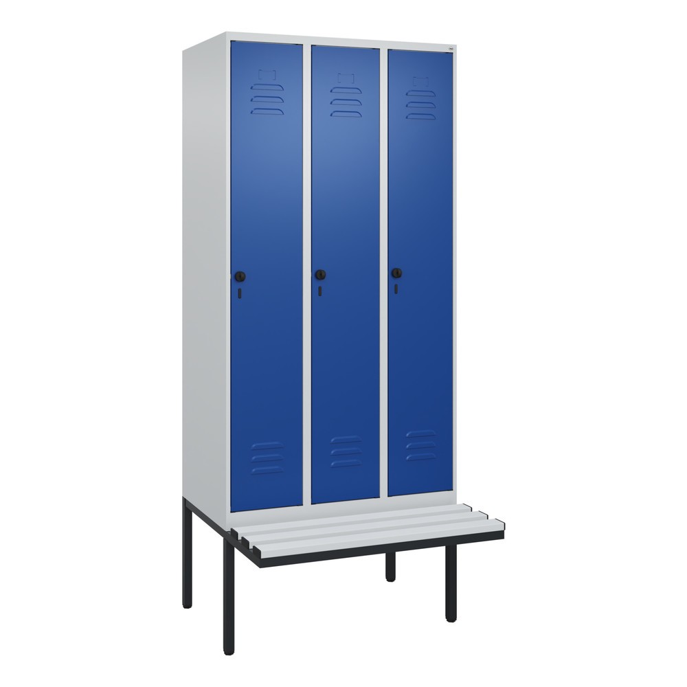 Produktabbildung: C+P Spind Classic PLUS, 3 Abteile, HxBxT 2.120 x 900 x 815 mm, für Vorhängeschloss, auskragende Bank aus Kunststoff, lichtgrau, enzianblau