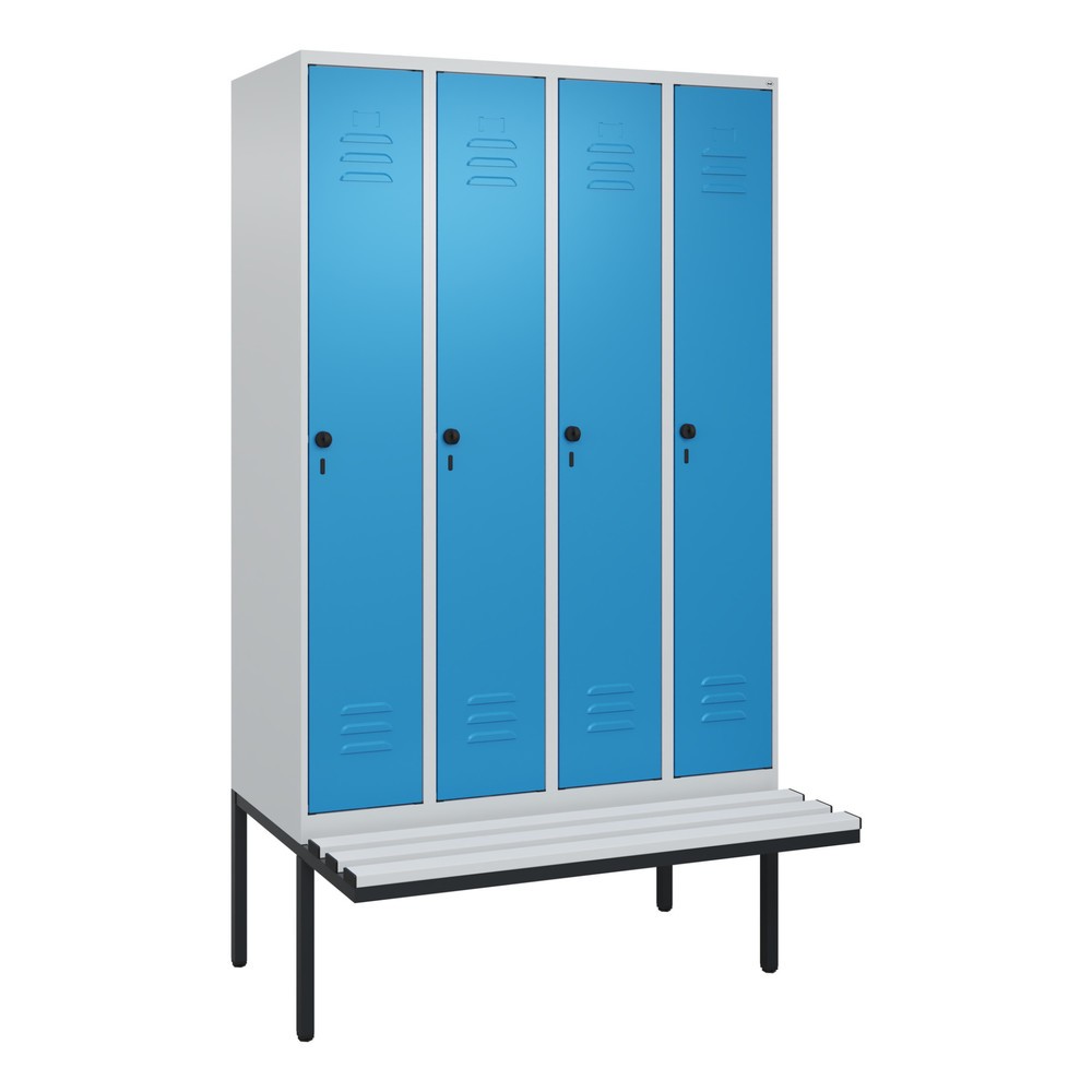 Produktabbildung: C+P Spind Classic PLUS, 4 Abteile, Trennwand, HxBxT 2.120 x 1.200 x 815 mm, für Vorhängeschloss, auskragende Bank aus Kunststoff, lichtgrau, lichtblau