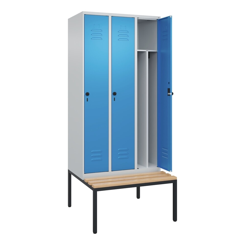 Produktabbildung: C+P Spind Classic PLUS, 3 Abteile, Trennwand, HxBxT 2.120 x 900 x 815 mm, für Vorhängeschloss, Trennwand, untergebaute Bank aus Buche, lichtgrau, lichtblau