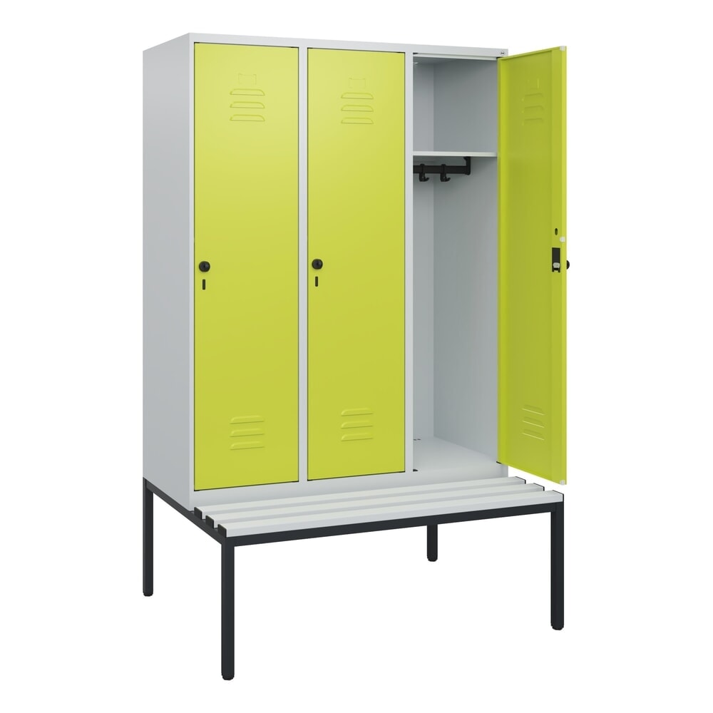 Produktabbildung: C+P Spind Classic PLUS, 3 Abteile, HxBxT 1.950 x 1.200 x 815 mm, für Vorhängeschloss, untergebaute Bank aus Kunststoff, lichtgrau, clowngrün