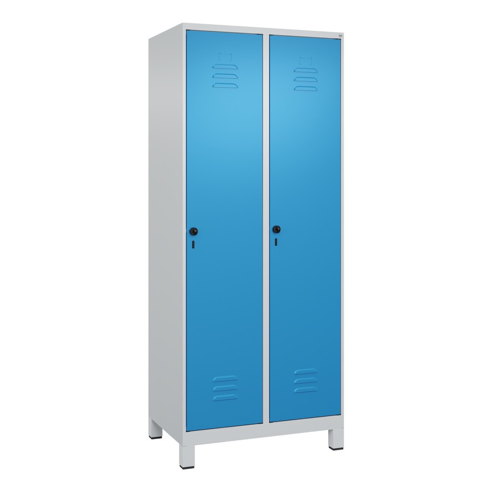 Produktabbildung: C+P Spind Classic PLUS, Füße, 2 Abteile, HxBxT 1.950 x 800 x 500 mm, lichtgrau, lichtblau, für Vorhängeschloss, mit Mitteltrennwand