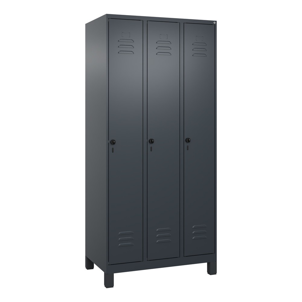 Produktabbildung: C+P Spind Classic PLUS, Füße, 3 Abteile, HxBxT 1.950 x 900 x 500 mm, anthrazitgrau, anthrazitgrau, für Vorhängeschloss, mit Mitteltrennwand