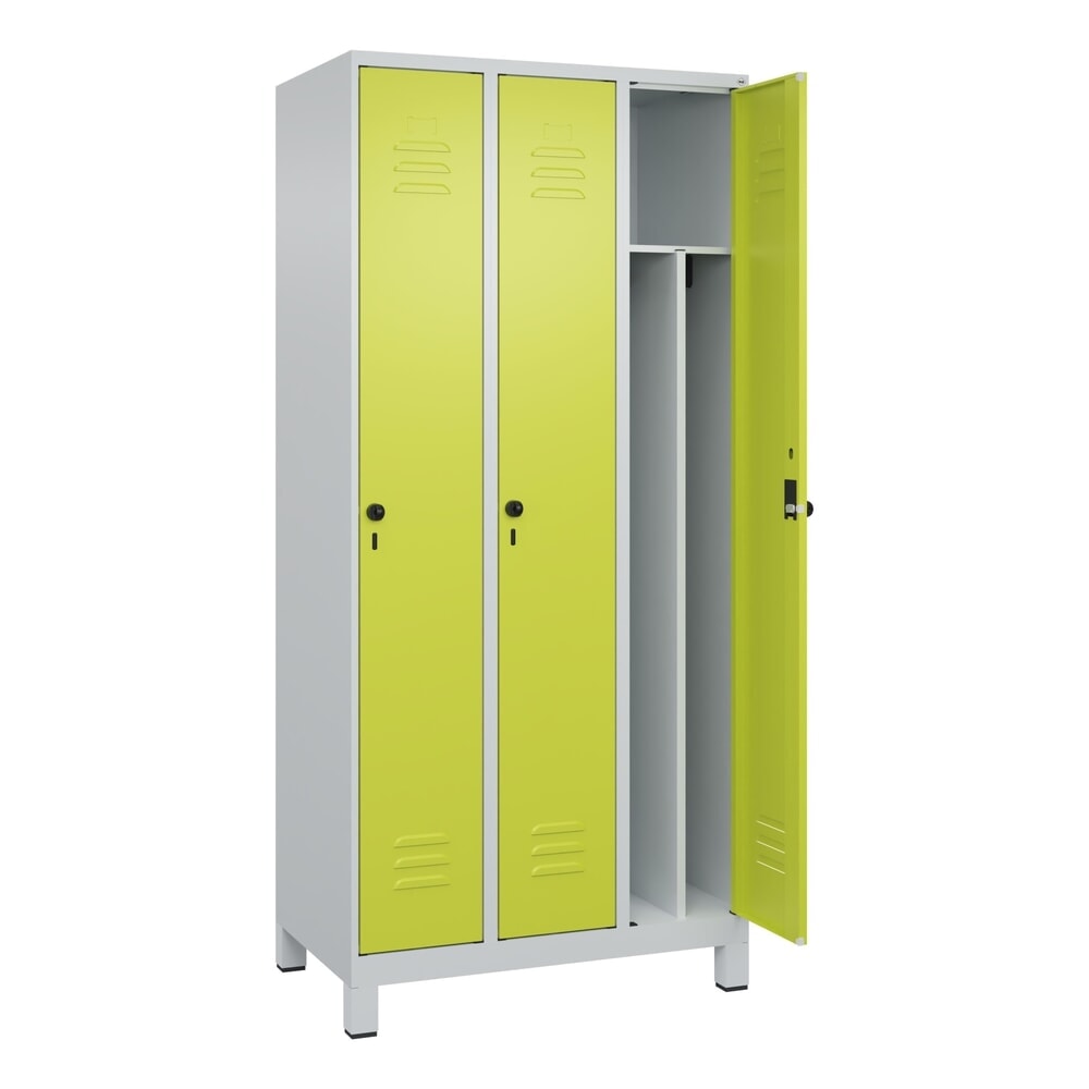 Produktabbildung: C+P Spind Classic PLUS, Füße, 3 Abteile, HxBxT 1.950 x 900 x 500 mm, lichtgrau, clowngrün, für Vorhängeschloss, mit Mitteltrennwand