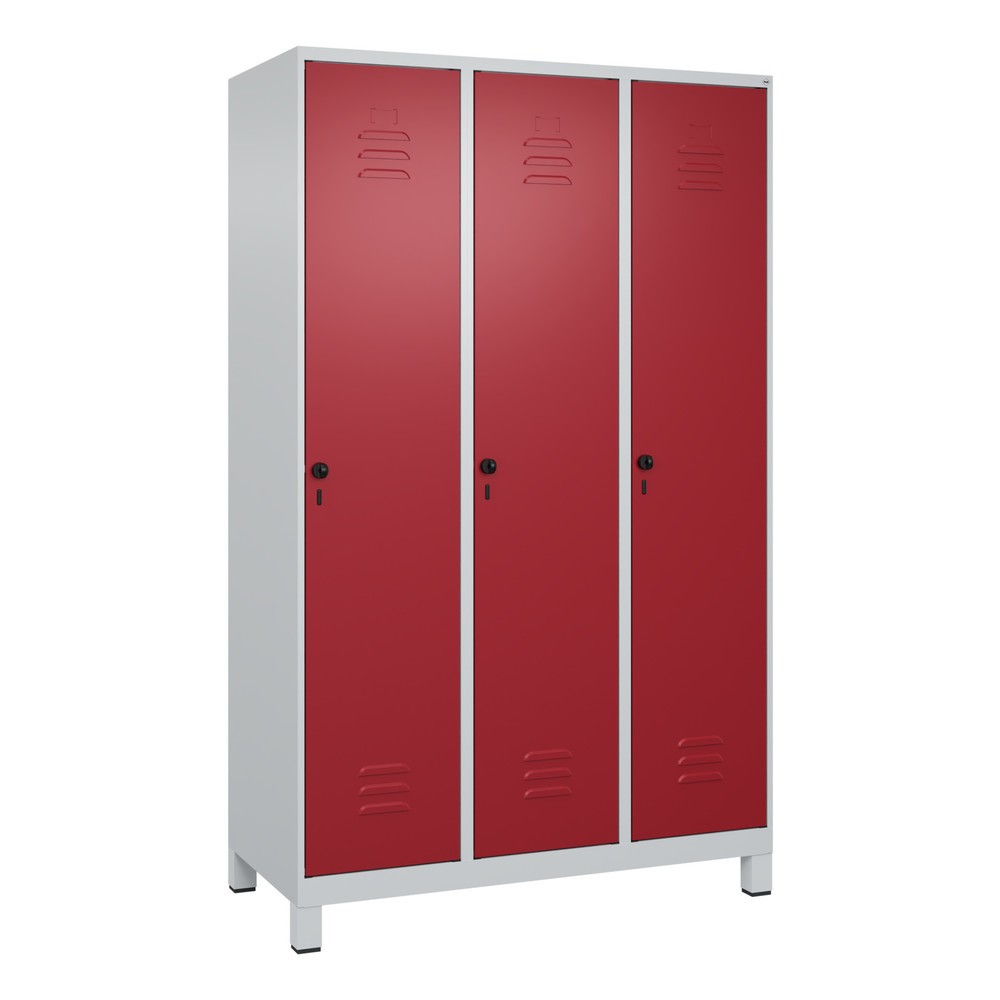 Produktabbildung: C+P Spind Classic PLUS, Füße, 3 Abteile, HxBxT 1.950 x 1.200 x 500 mm, lichtgrau, rubinrot, für Vorhängeschloss, ohne Mitteltrennwand