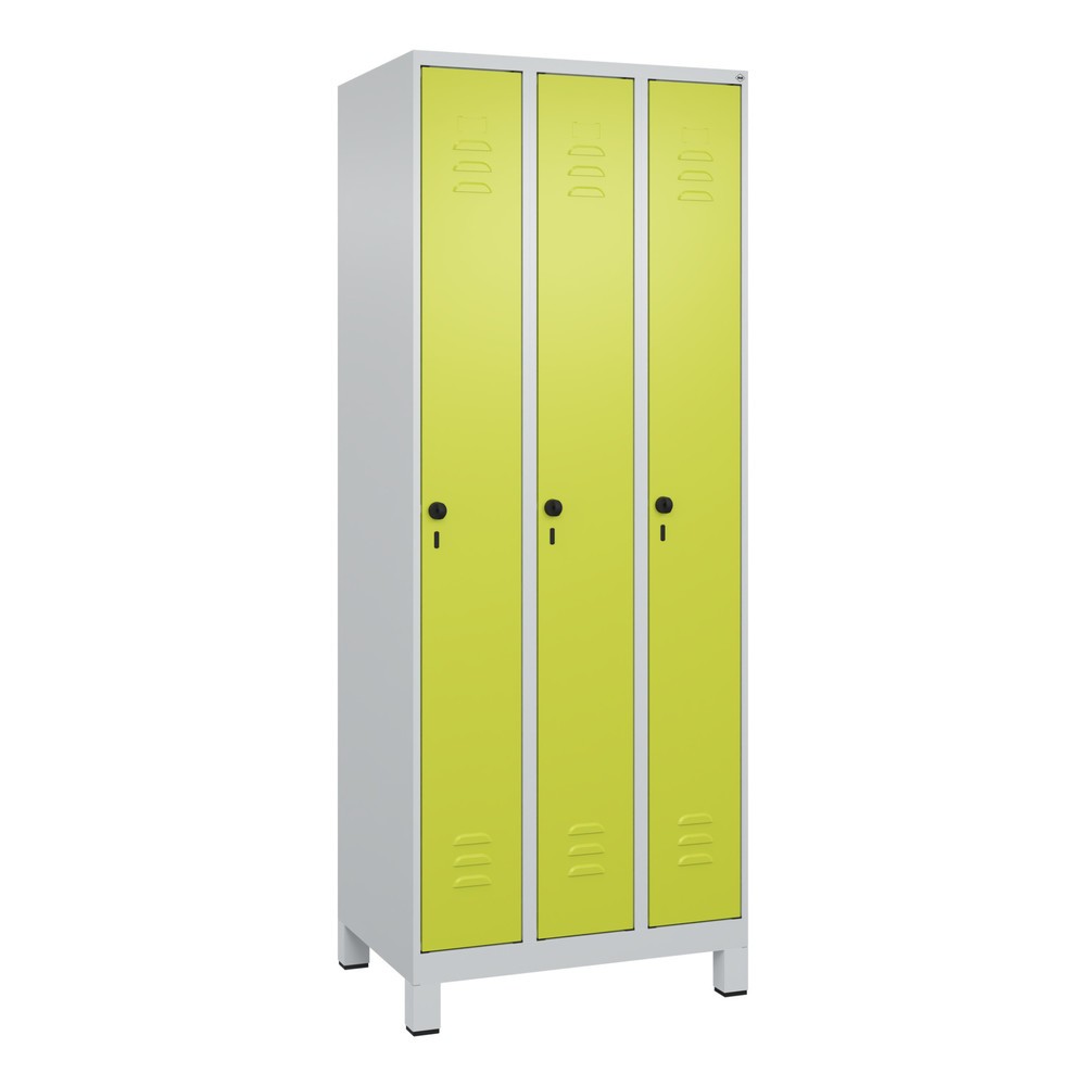 Produktabbildung: C+P Spind Classic PLUS, Füße, 3 Abteile, HxBxT 1.950 x 750 x 500 mm, lichtgrau, clowngrün, für Vorhängeschloss, ohne Mitteltrennwand