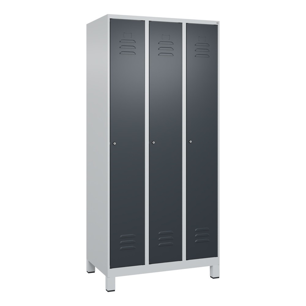 Produktabbildung: C+P Spind Classic PLUS, Füße, 3 Abteile, HxBxT 1.950 x 900 x 500 mm, lichtgrau, anthrazitgrau, Zylinderschloss, mit Mitteltrennwand