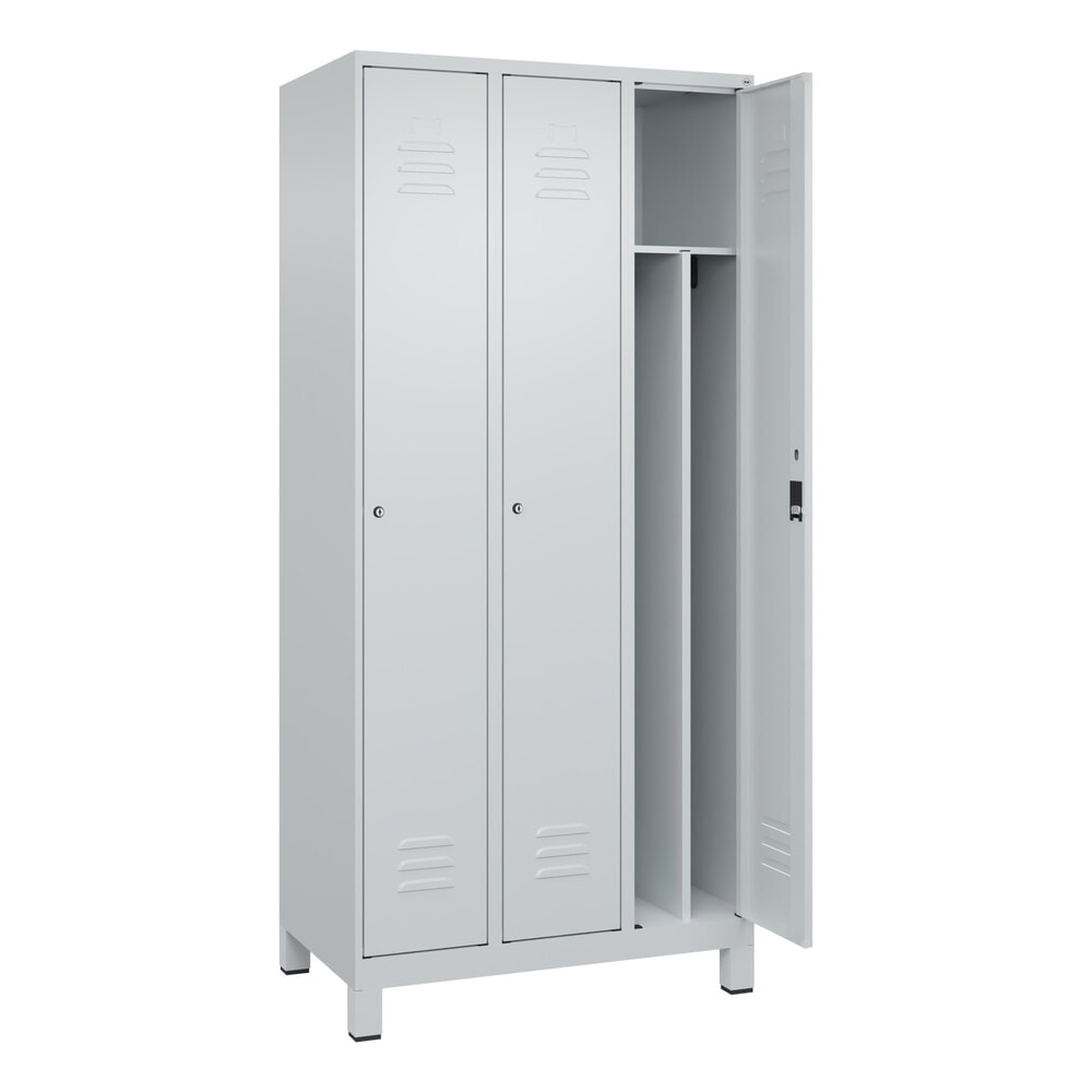 Produktabbildung: C+P Spind Classic PLUS, Füße, 3 Abteile, HxBxT 1.950 x 900 x 500 mm, lichtgrau, lichtgrau, Zylinderschloss, mit Mitteltrennwand